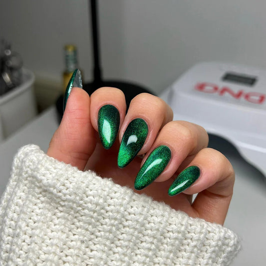 Close-up of cat eye nail effect showing Jungle Cat magnetic stripe created with cat eye gel polish