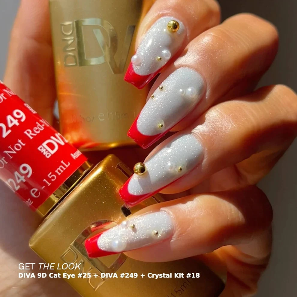 Silver cat eye nails on hand wearing DND DIVA Moonrise 25