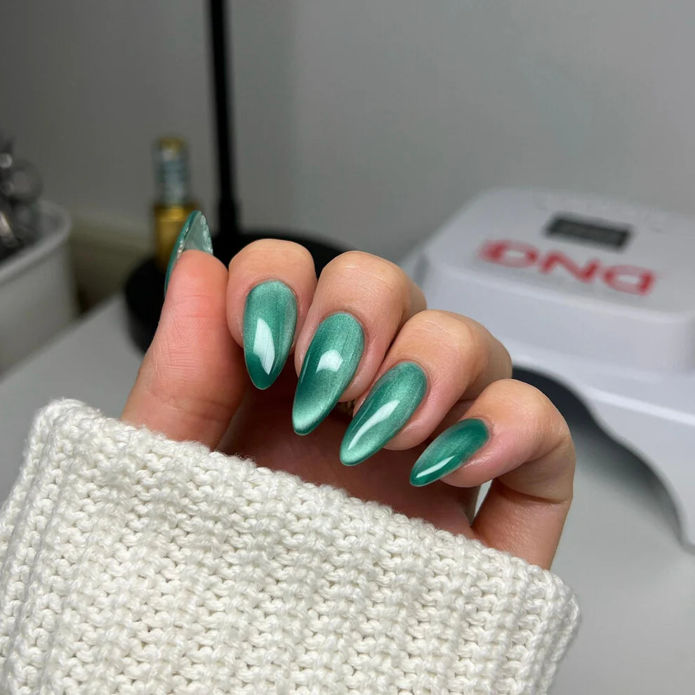 DND Diva 9D Cat Eye Gel Polish #11 – Sea Glass - CM Nails & Beauty Supply