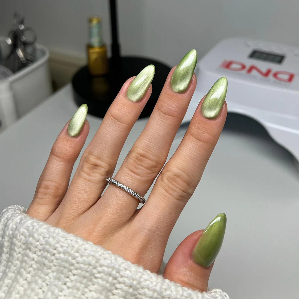 DND Diva 9D Cat Eye Gel Polish #12 – Leafy Prowl - CM Nails & Beauty Supply
