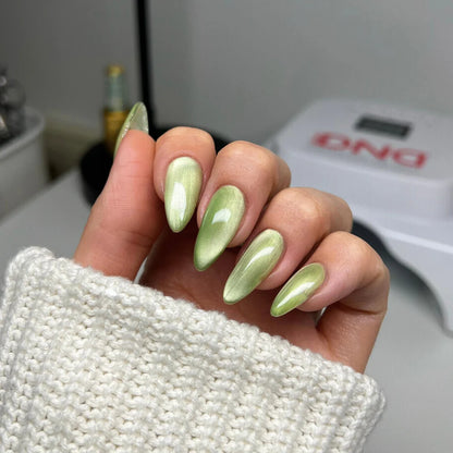 DND Diva 9D Cat Eye Gel Polish #12 – Leafy Prowl - CM Nails & Beauty Supply