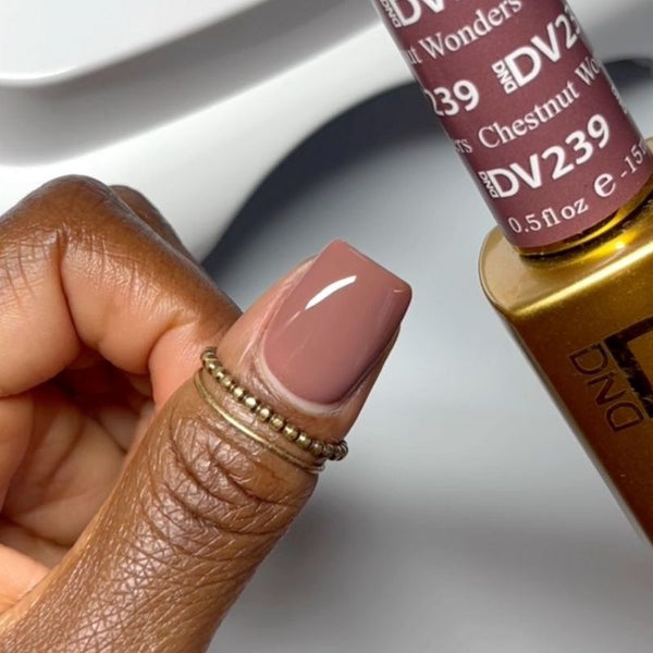 DND Duo Gel &  Lacquer Diva #239 Chestnut Wonders