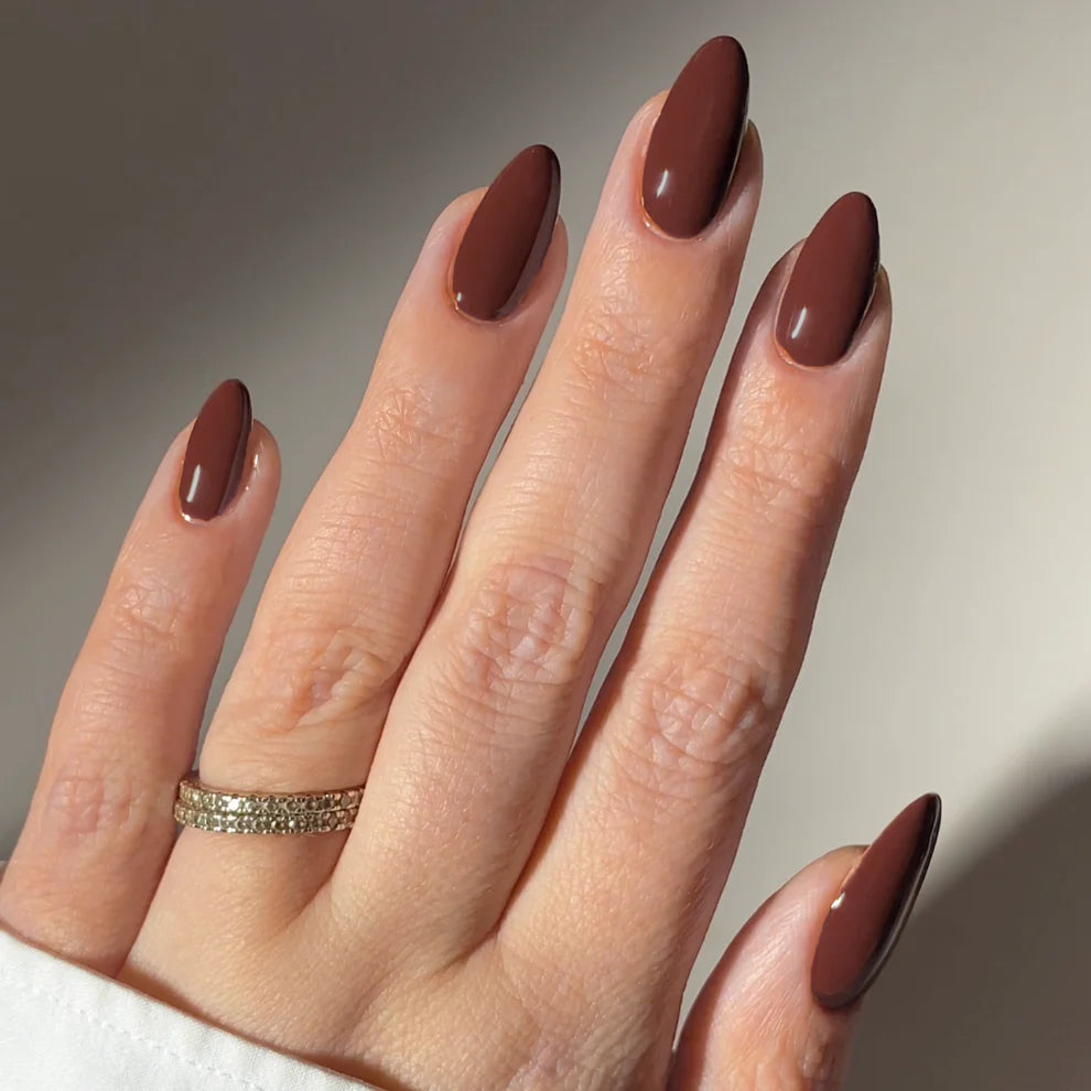 DIVA Triple Espresso brown gel lacquer swatch on nail
