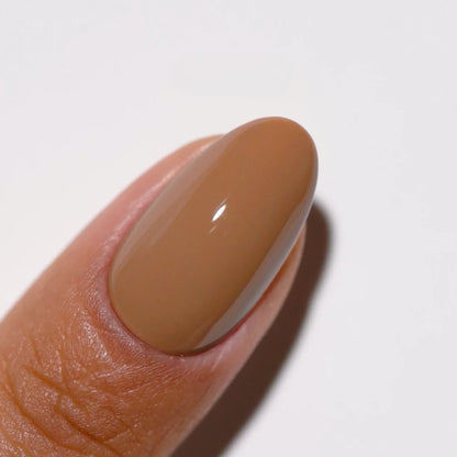 Creamy brown nude gel polish swatch on nails, DND DC S’Mores #316