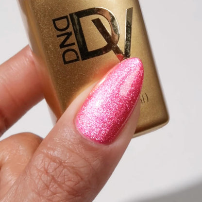 Close up manicure photo in DND Diva Cat Eye Gel Polish #14 Hi Kitty, showing the depth of the hot pink cat eye effect.