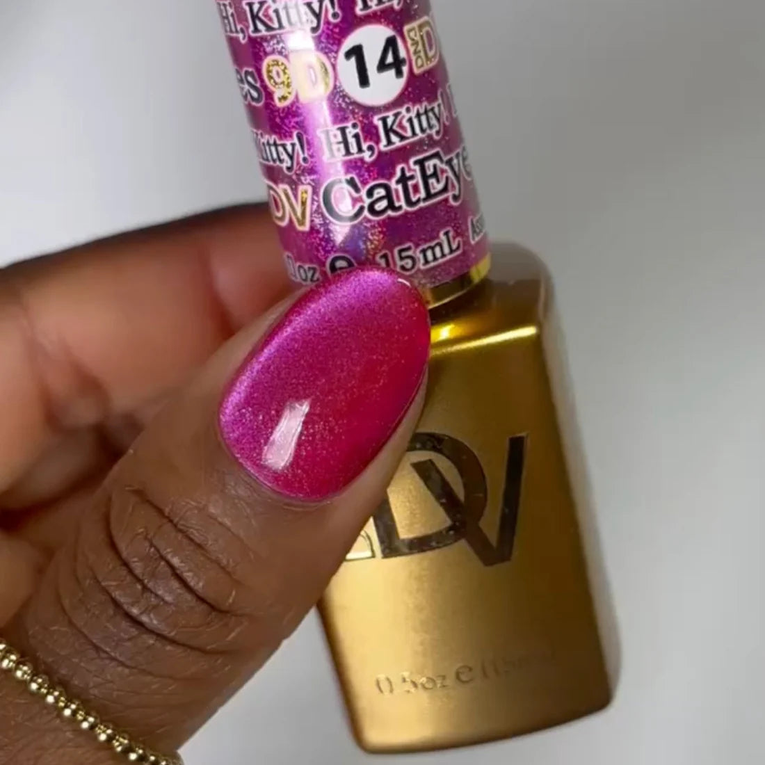 Single nail shot of DND Diva Cat Eye Gel Polish #14 Hi Kitty, showing the hot pink cat eye gel polish finish.