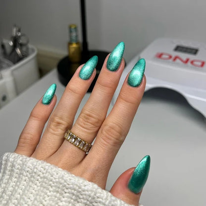 Full manicure in DND Diva Cat Eye Gel Polish #20 Leopard Mint, showing the turquoise mint cat eye finish on natural nails.