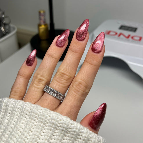 Full manicure in DND Diva Cat Eye Gel Polish #24 Hot Cinnamon, showing the cinnamon pink cat eye finish on natural nails.