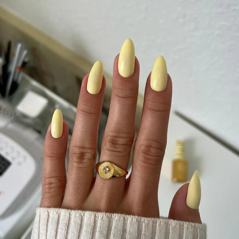 DND Diva Duo Sunny Delight #082 gel and lacquer bottles, DND gel polish Canada