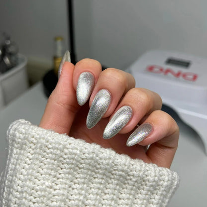 DND Diva reflective cat eye gel polish for salon nail art in Canada