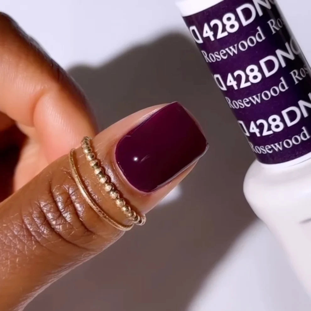 Close-up manicure showing DND Rosewood #428 rosewood gel nail polish colour on nails.