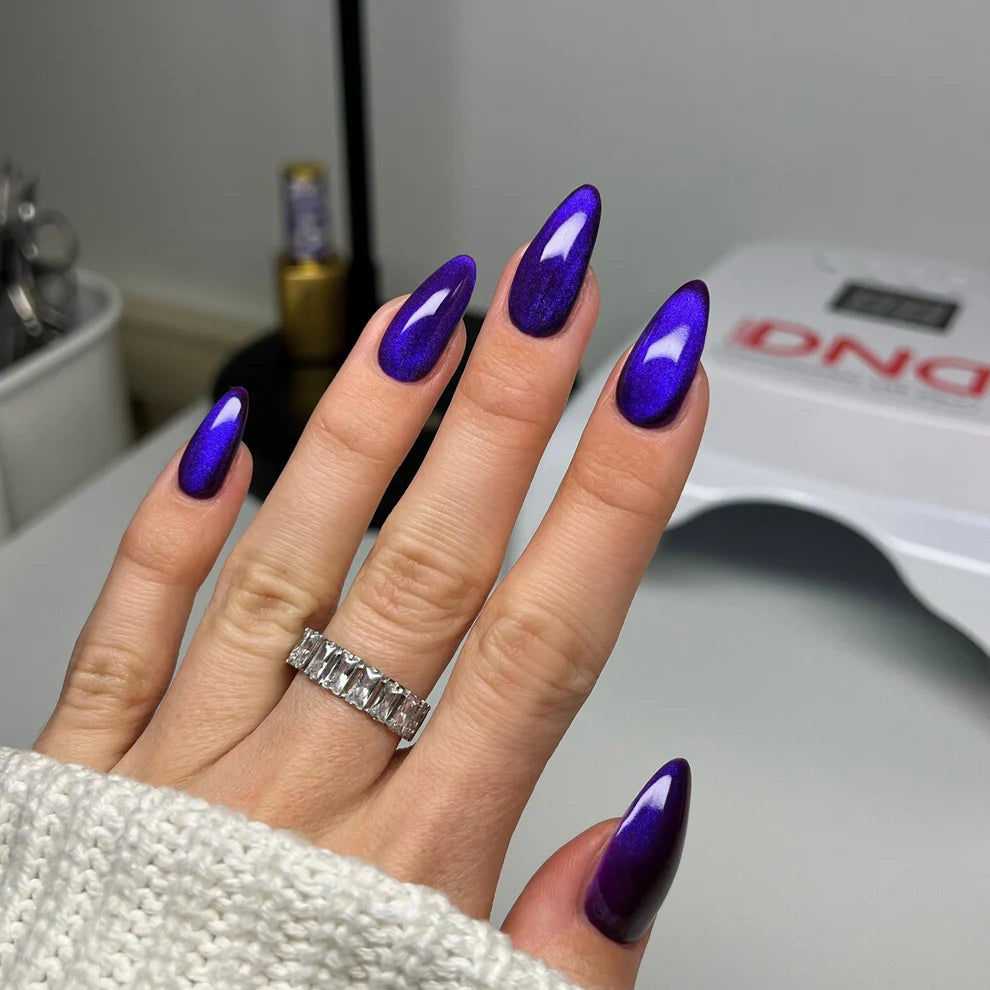 Magnetic cat eye gel polish showing shifting shimmer effect Puma Purple 06

