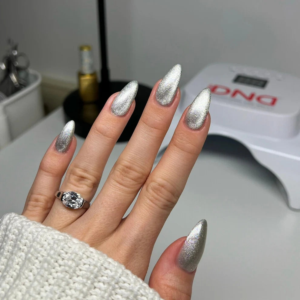 DND Diva 9D Cat Eye Gel Polish #31 Pet Diary magnetic shimmer gel polish Canada on manicured hands