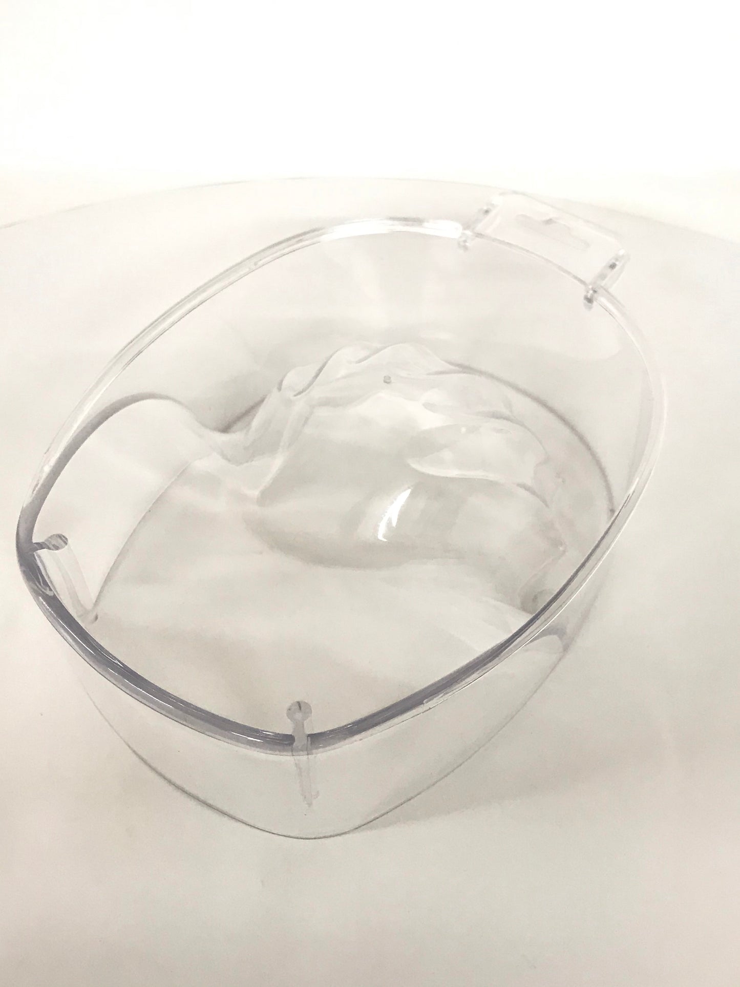 Professional Plastic Manicure Soaking Bowl in white for nail treatments – buy online in Canada